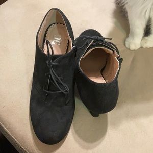 Black ankle boots w/side zip & laces